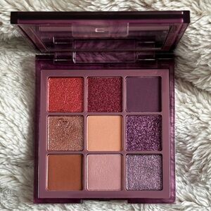 Huda Beauty eyeshadow palette in Purple Haze Obsessions